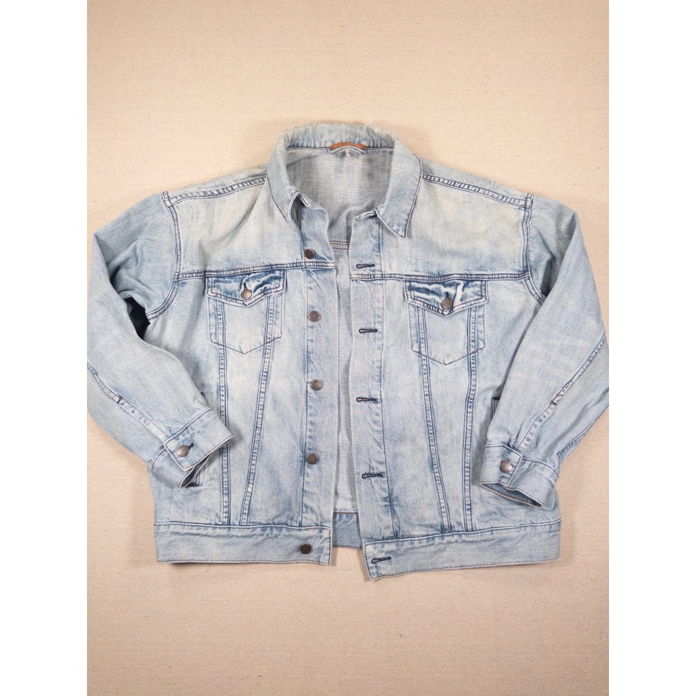 Free People Light Wash Denim Trucker Jacket Women XS S Relaxed Fit Jean Jacket